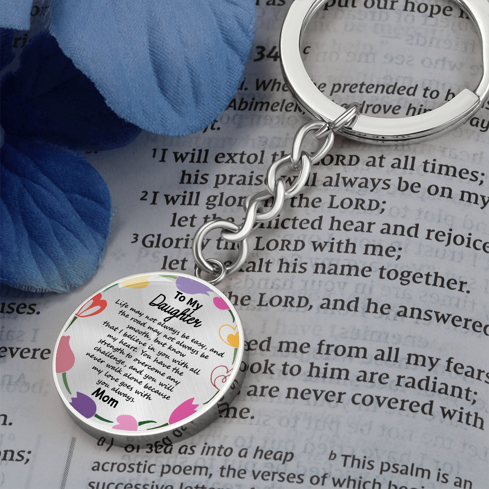 Daughter Keychain Circle – Minimalist 'Always in My Heart' Engraved Keyring – Ready-to-Give Present for Teens & Women